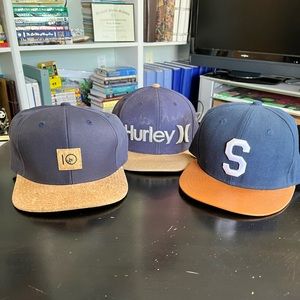 3x Snapbacks - 3 Blue Hats